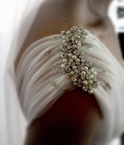 جواهردوزی بر روی لباس عروس
